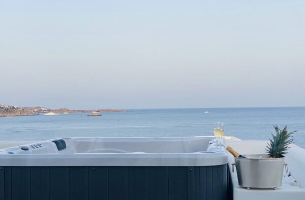 Villa with jacuzzi in Mykonos
